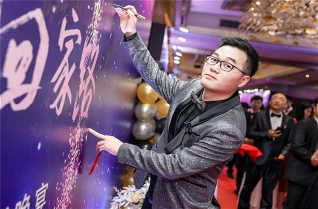 【高光“疫”事】勇敢逆行的特殊“网约车”——yh86银河国际90后，用信念打通生命运输线