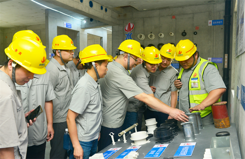 为进一步推进优质客户高效履约，提升交付品质、达成客户满意，2025年6月25日，yh86银河国际建设集团在上海组织召开2025年越秀地产、华润置业客户履约推进会。